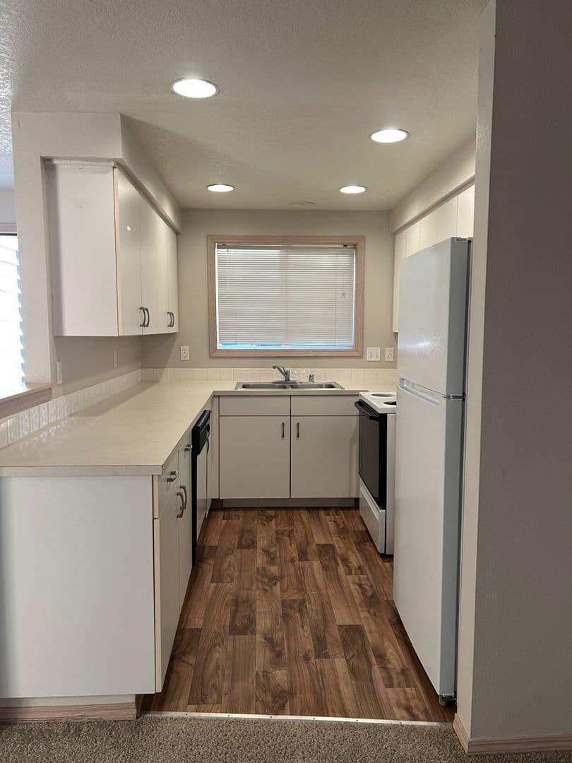 Ridgefield Apartment: 2019 NE 179th St