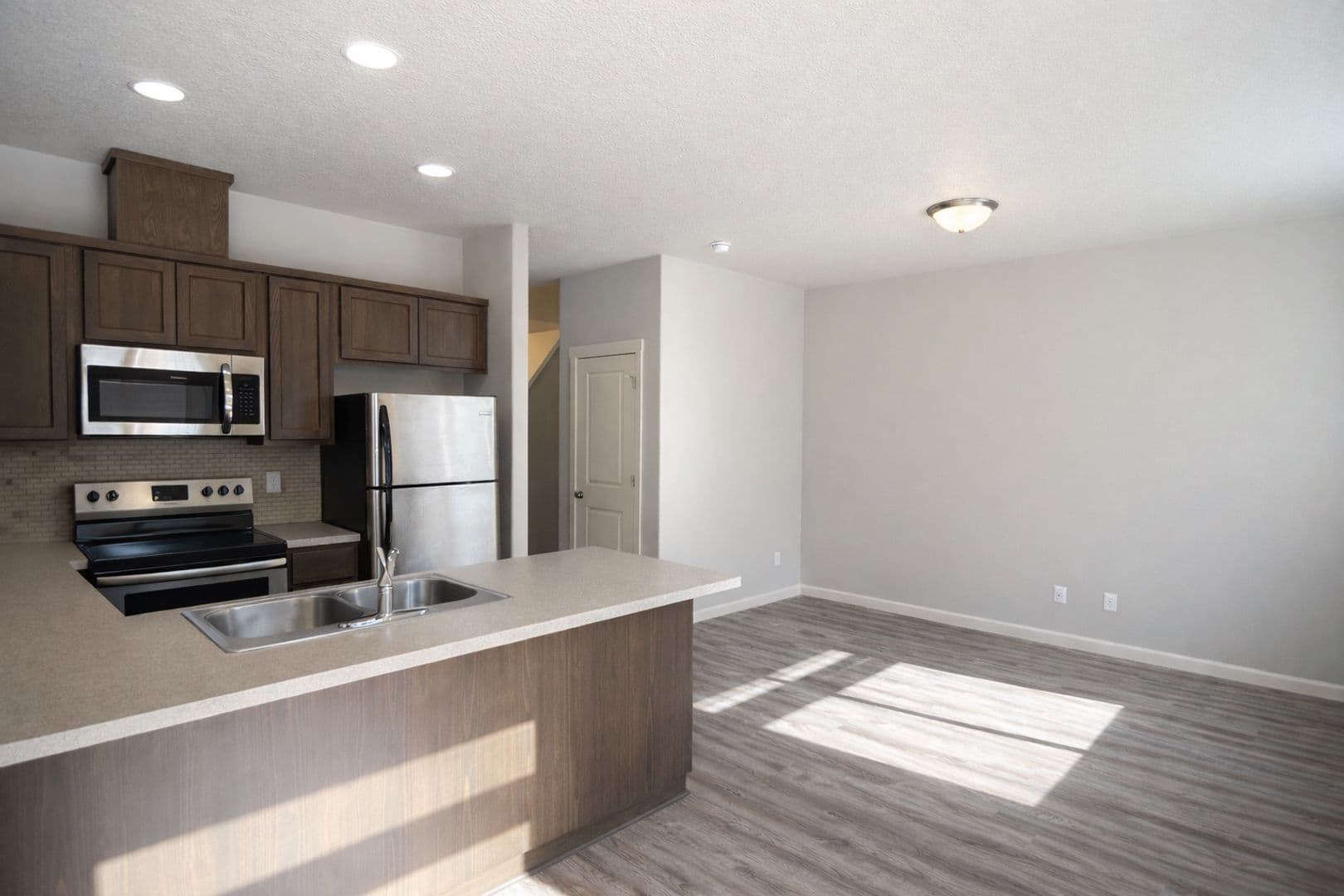 Kalama Apartment: 205 Cloverdale Rd