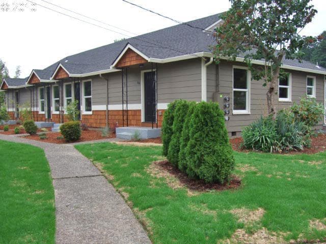Vancouver Apartment: 3604 - 3606 - 3608 - 3610 E Evergreen