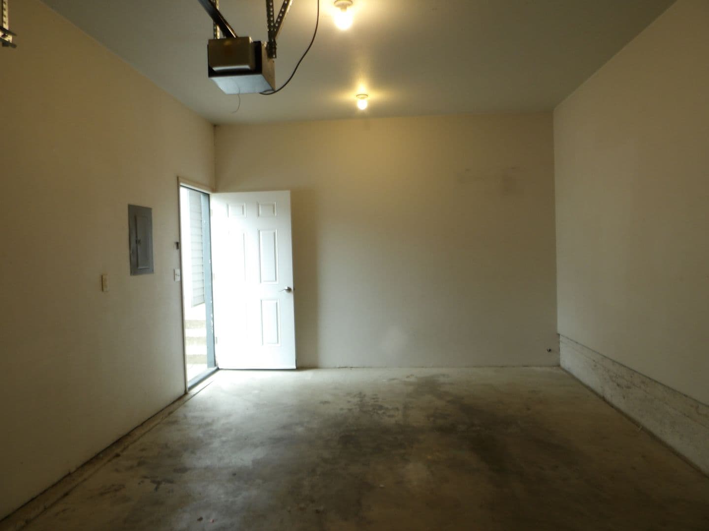 Ridgefield Apartment: 2019 NE 179th St