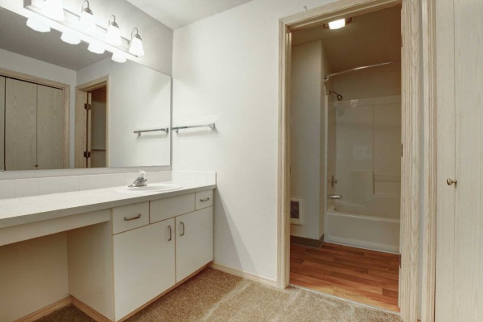 Ridgefield Apartment: 2019 NE 179th St
