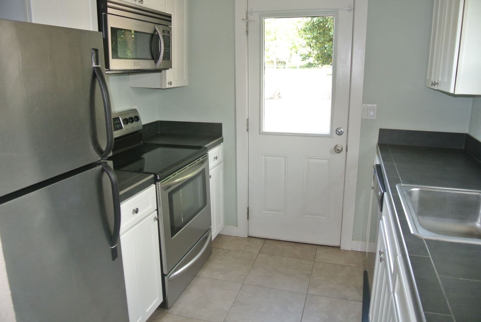 Vancouver Apartment: 3604 - 3606 - 3608 - 3610 E Evergreen