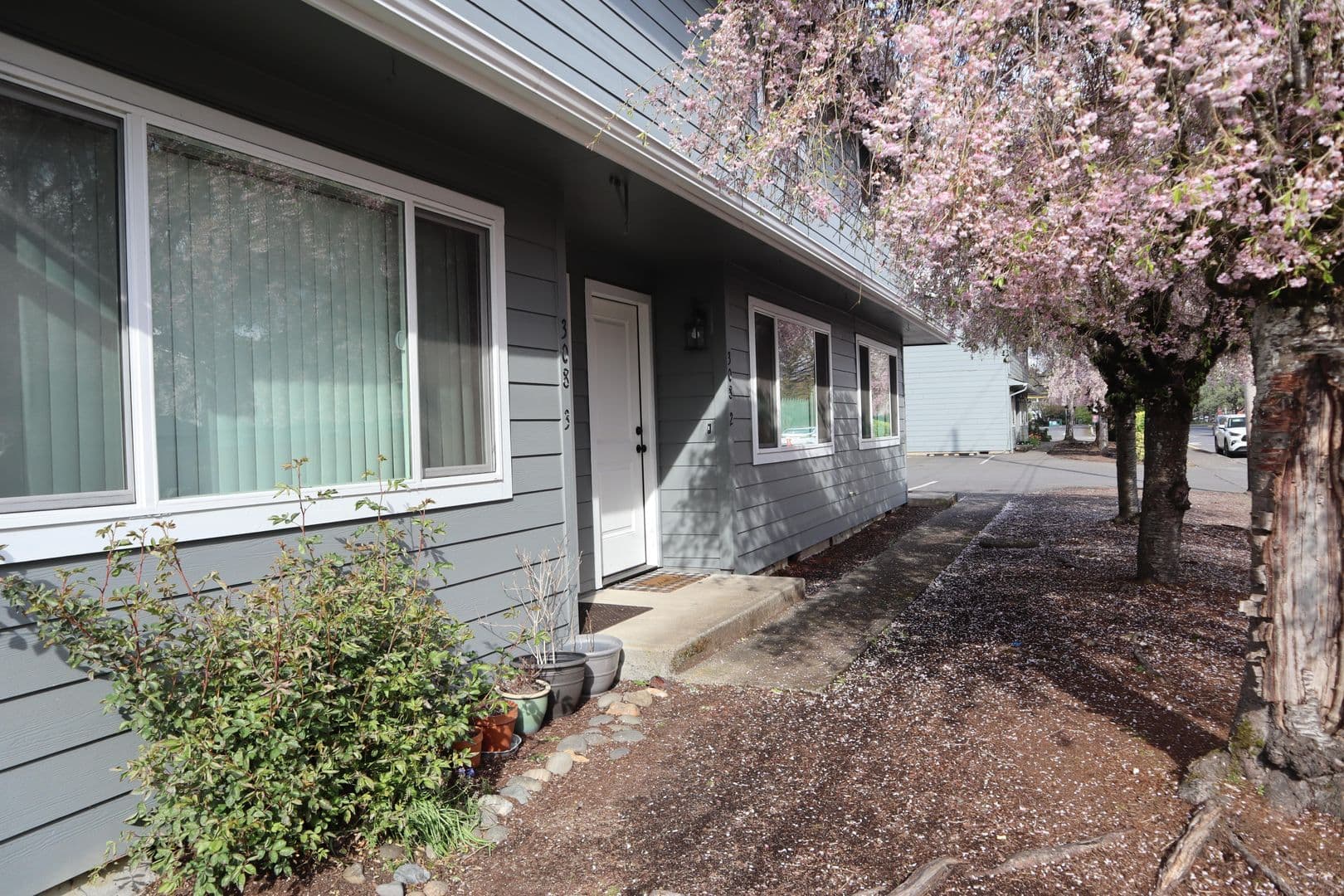 Battle Ground Apartment: 308 SW 1st ST.