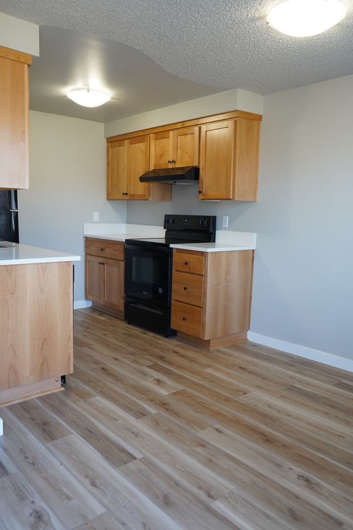 Battle Ground Apartment: 308 SW 1st ST.