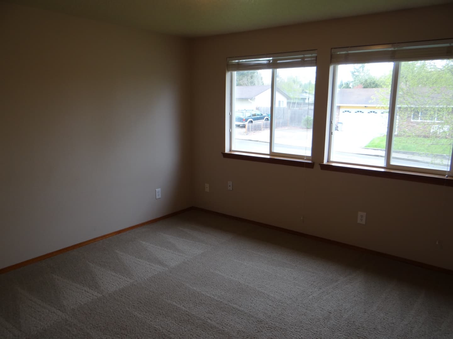 La Center House: 620 E Elm Ave