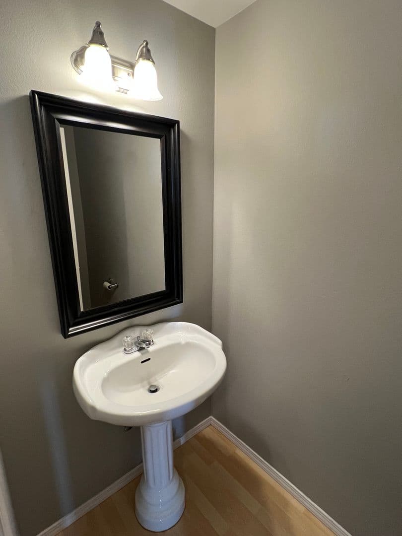 Vancouver House: 2715 NE 125th Ct