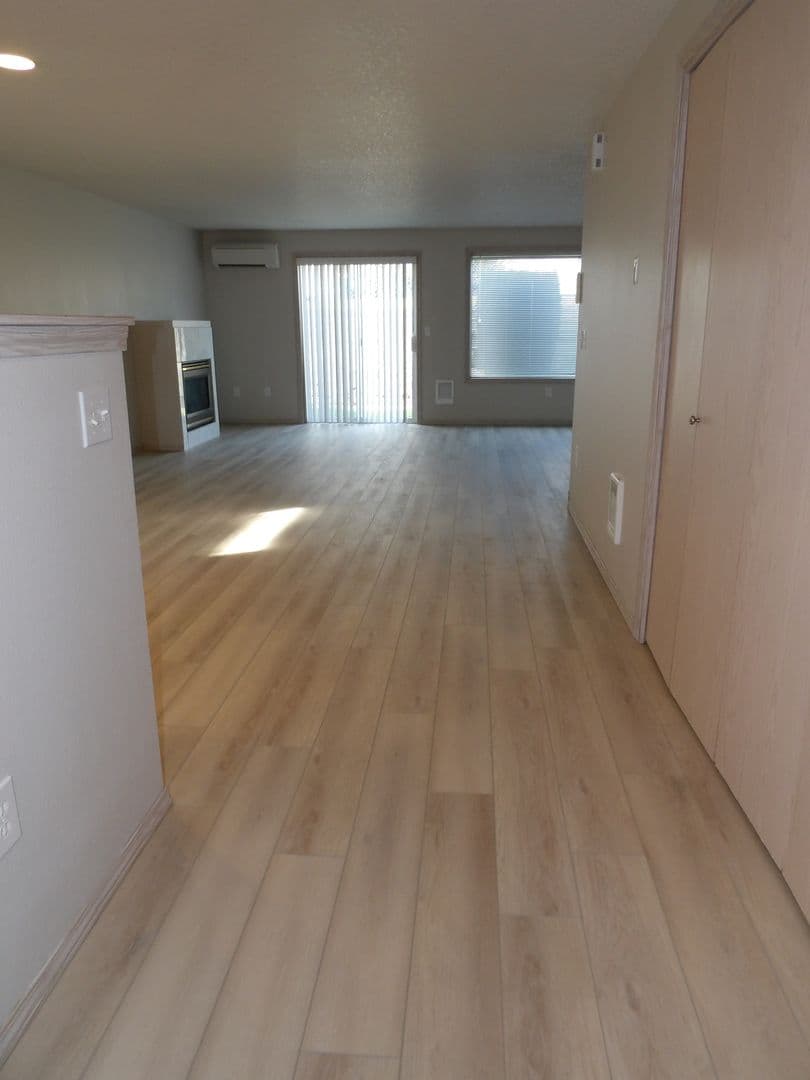 Ridgefield Apartment: 2019 NE 179th St