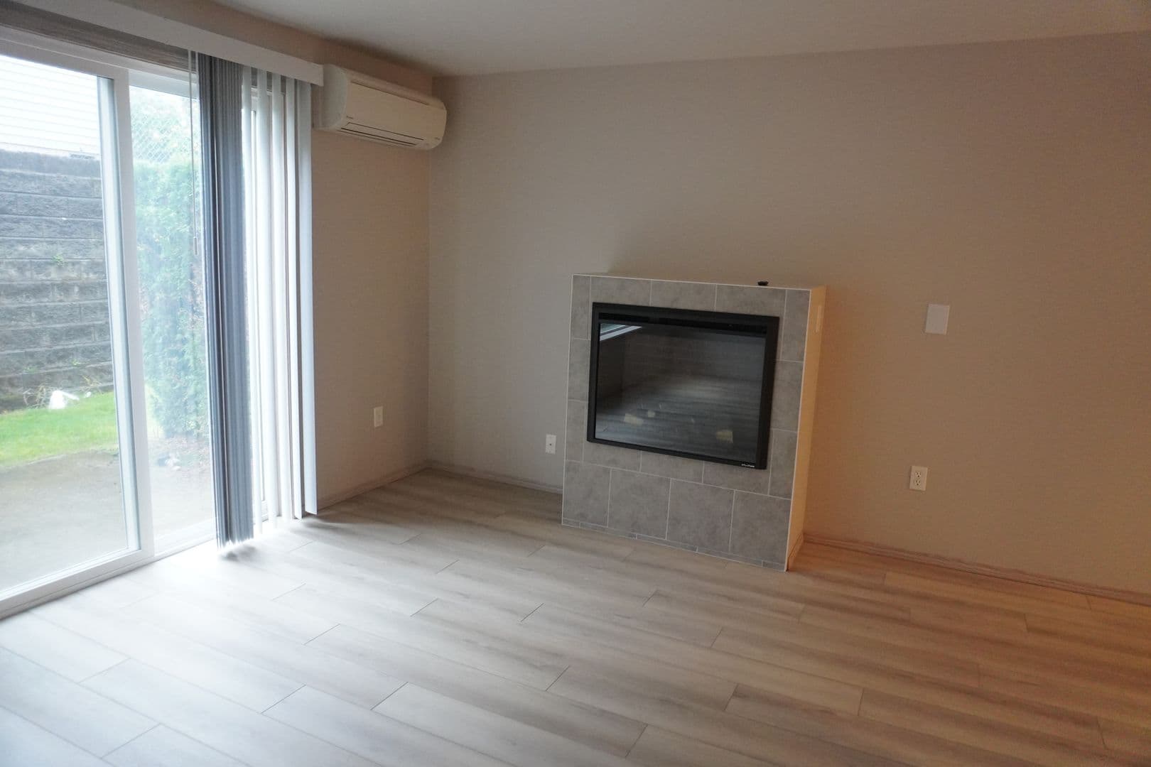 Ridgefield Apartment: 2019 NE 179th St