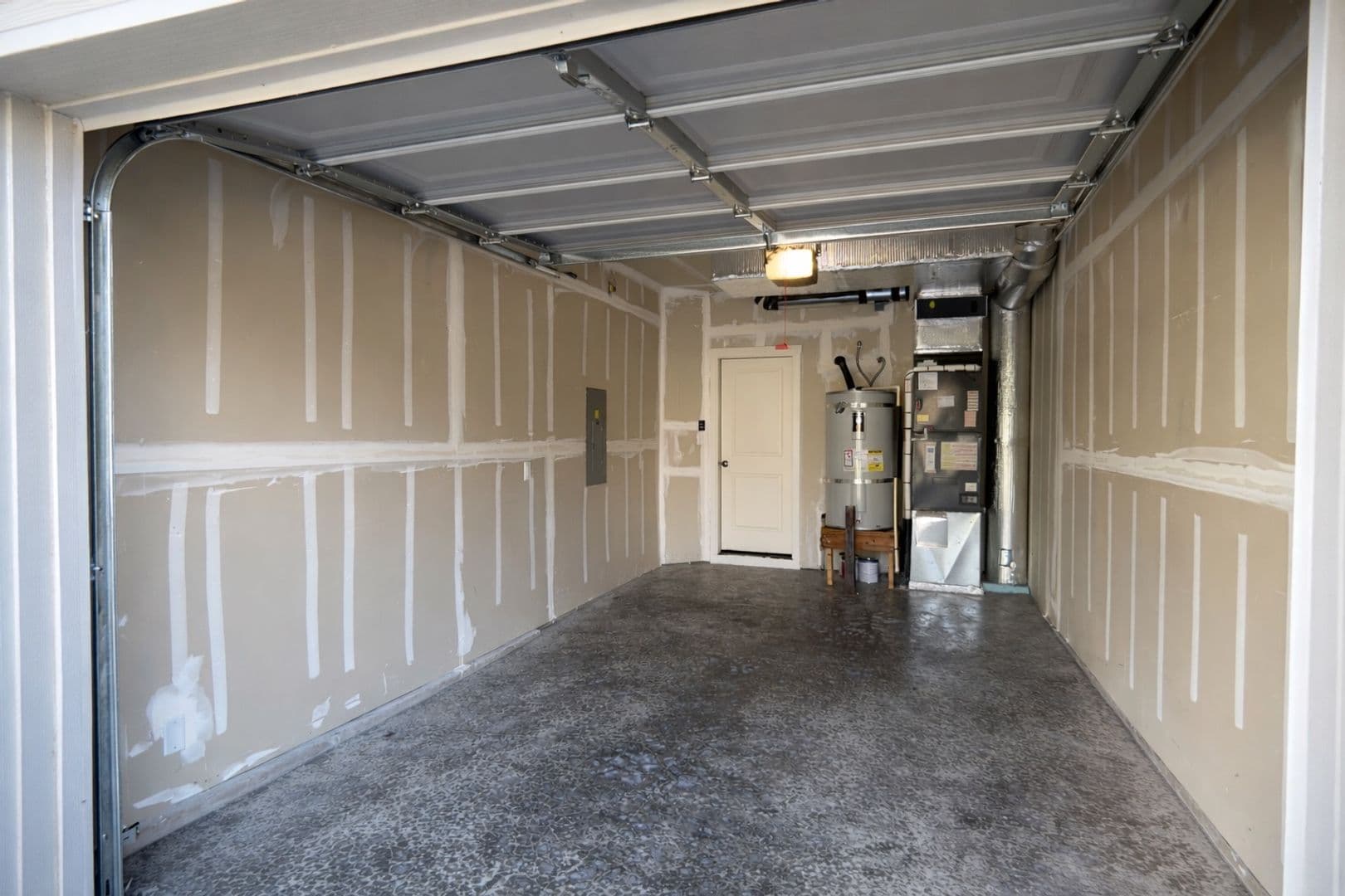 Kalama Apartment: 205 Cloverdale Rd