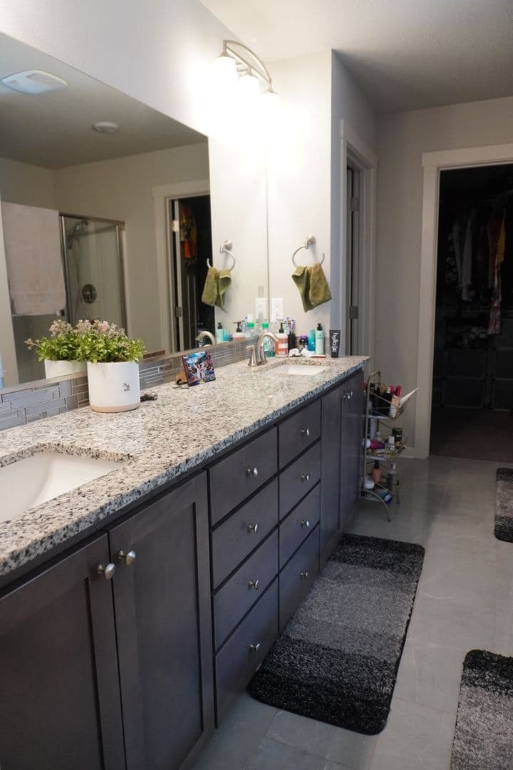 Ridgefield House: 4201 S Willow Dr