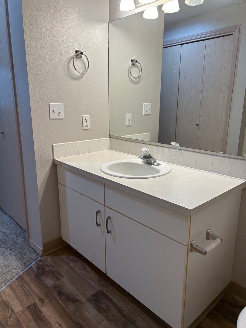 Ridgefield Apartment: 2019 NE 179th St