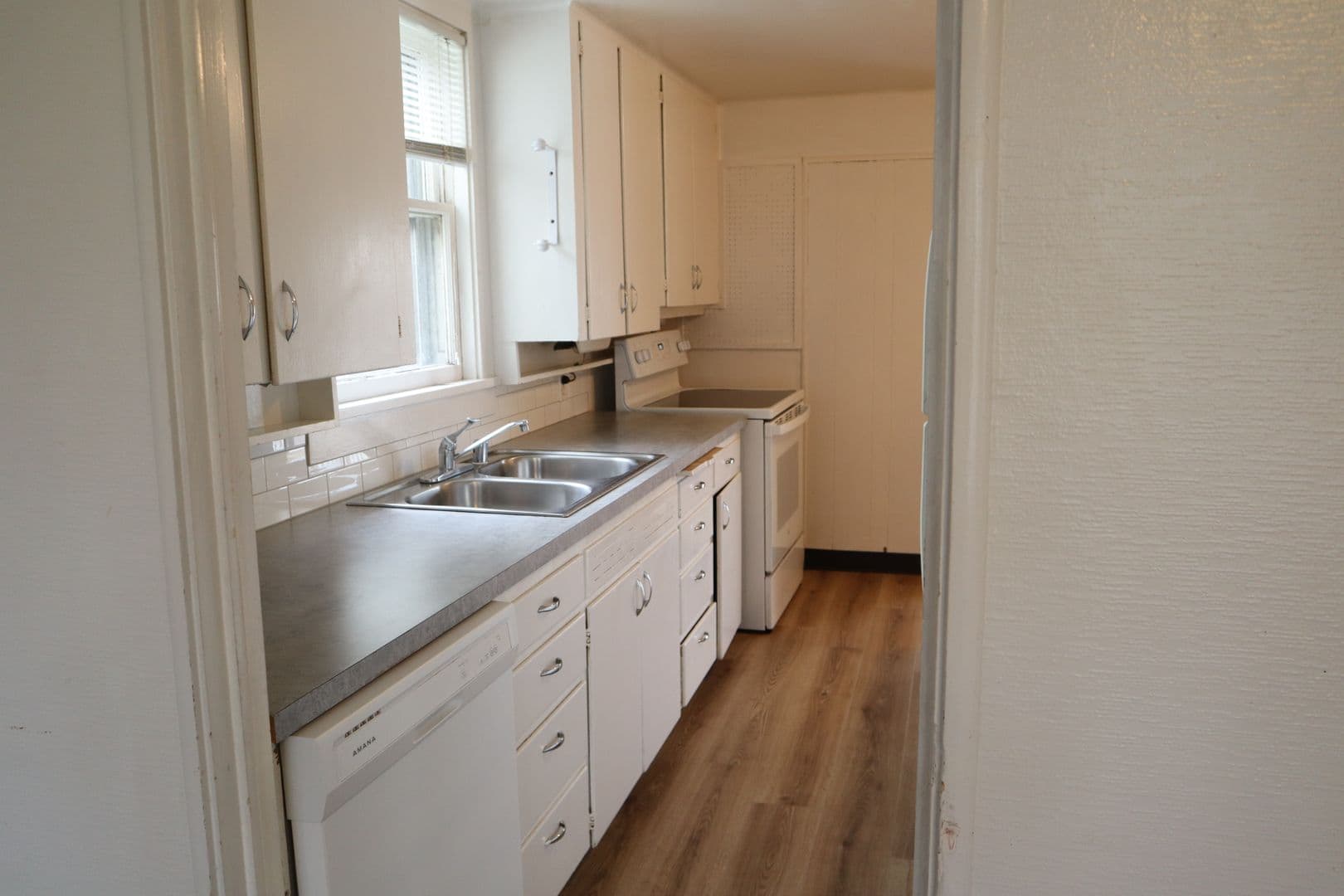 Vancouver Apartment: 401 E 28th St.