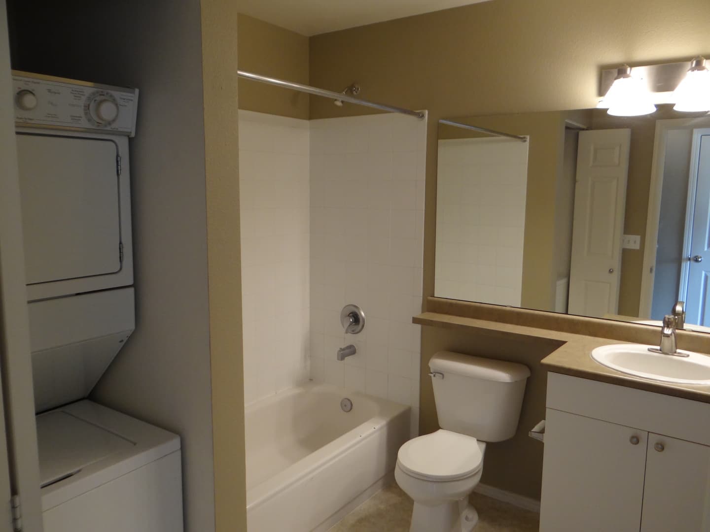 Vancouver House: 714 SE Fairwinds Lp