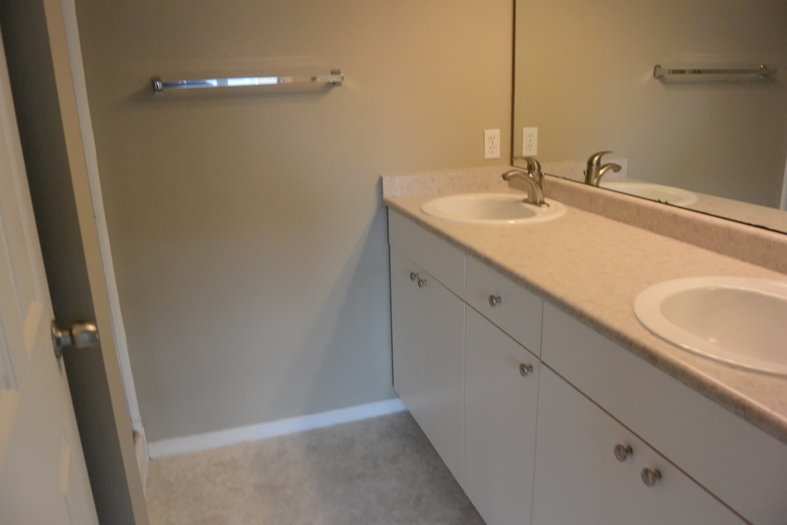 Vancouver House: 714 SE Fairwinds Lp