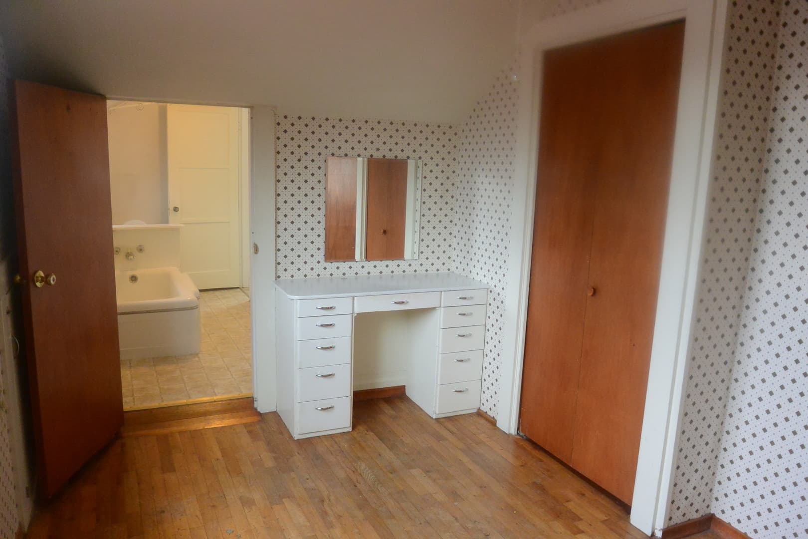 Vancouver Apartment: 401 E 28th St.