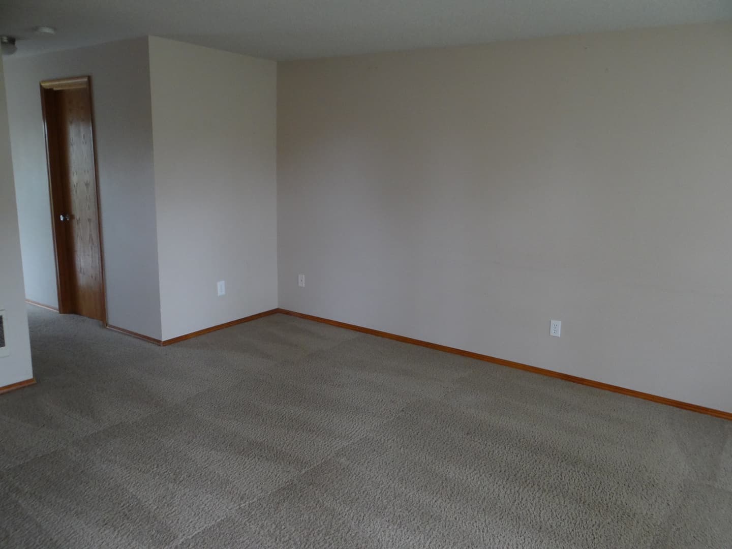 La Center House: 620 E Elm Ave