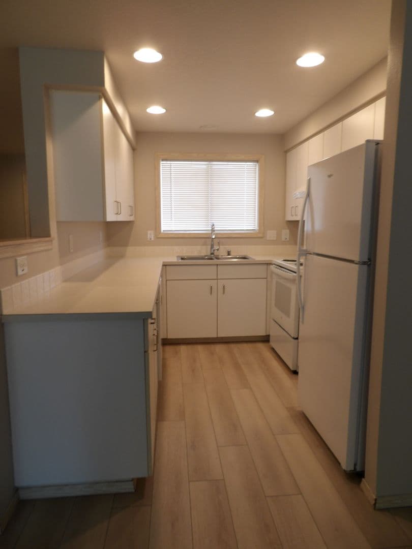 Ridgefield Apartment: 2019 NE 179th St