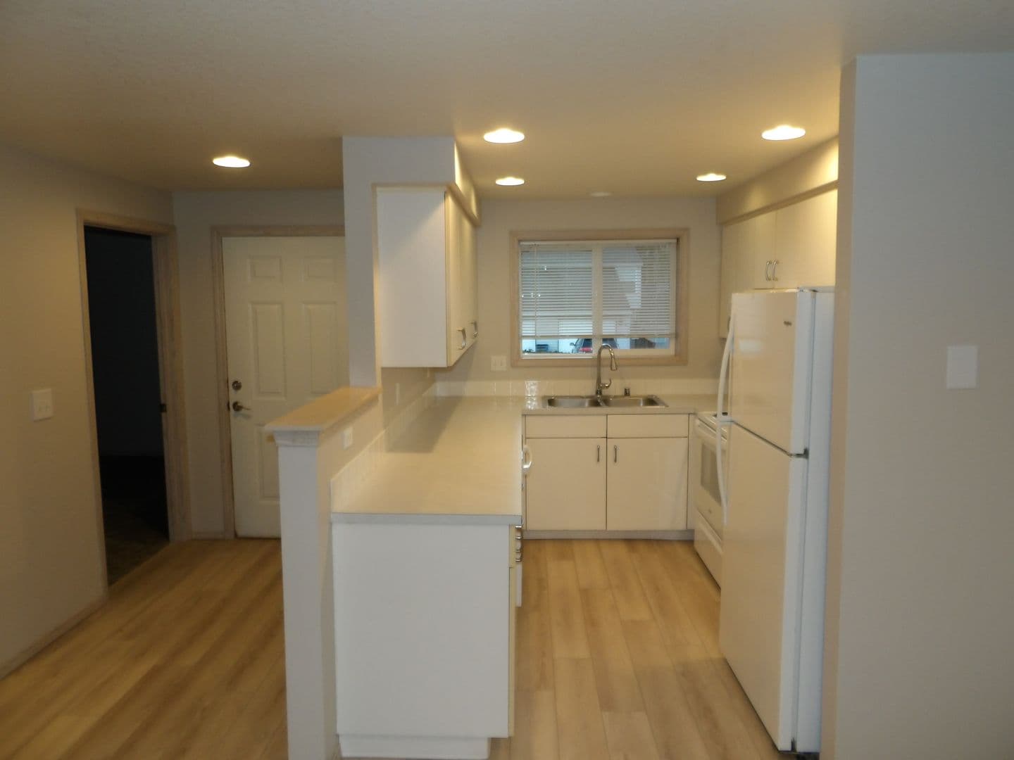 Ridgefield Apartment: 2019 NE 179th St