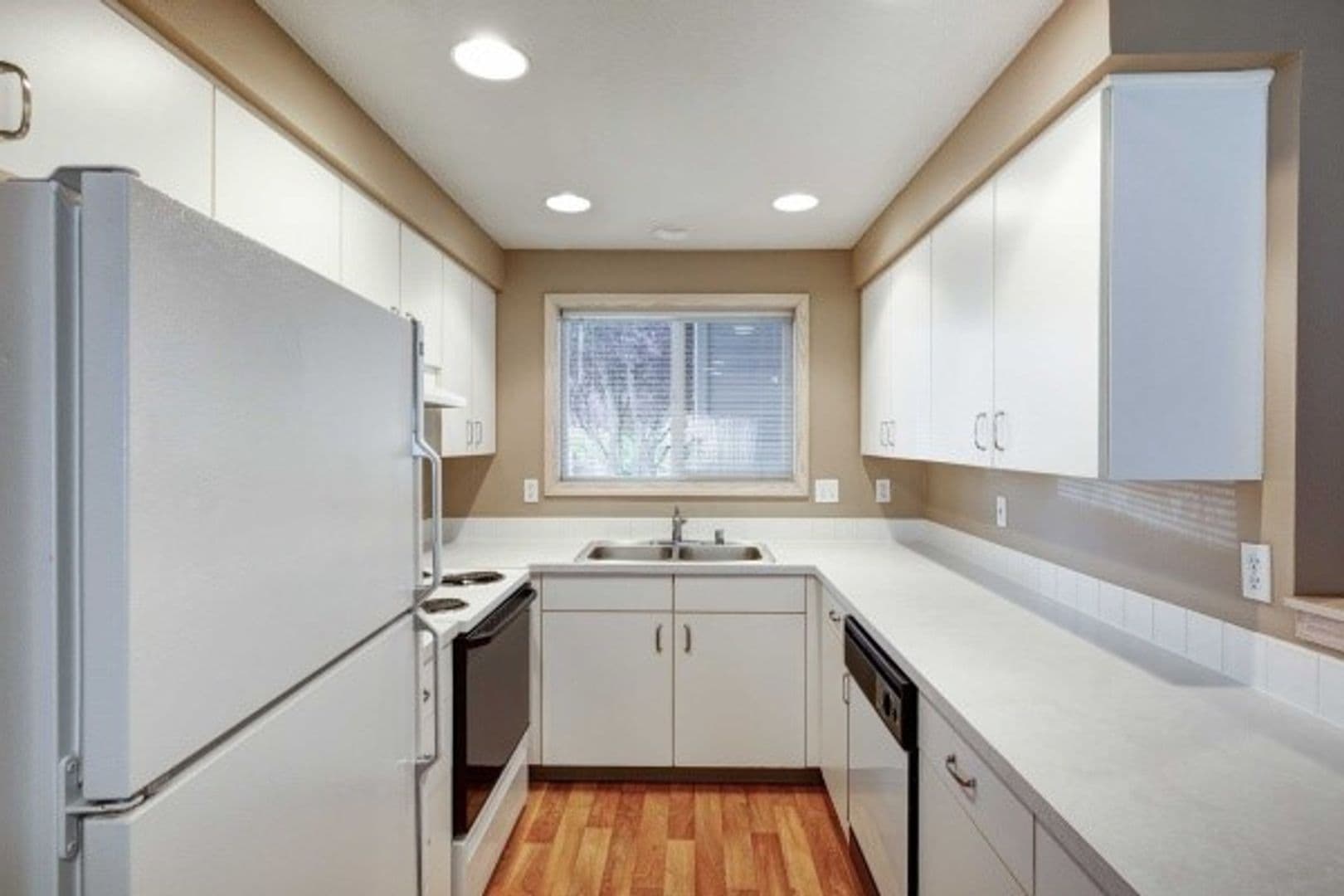Ridgefield Apartment: 2019 NE 179th St