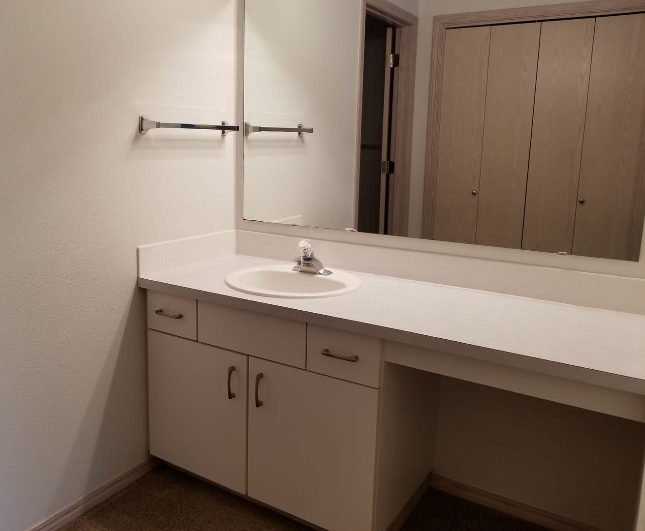 Ridgefield Apartment: 2019 NE 179th St
