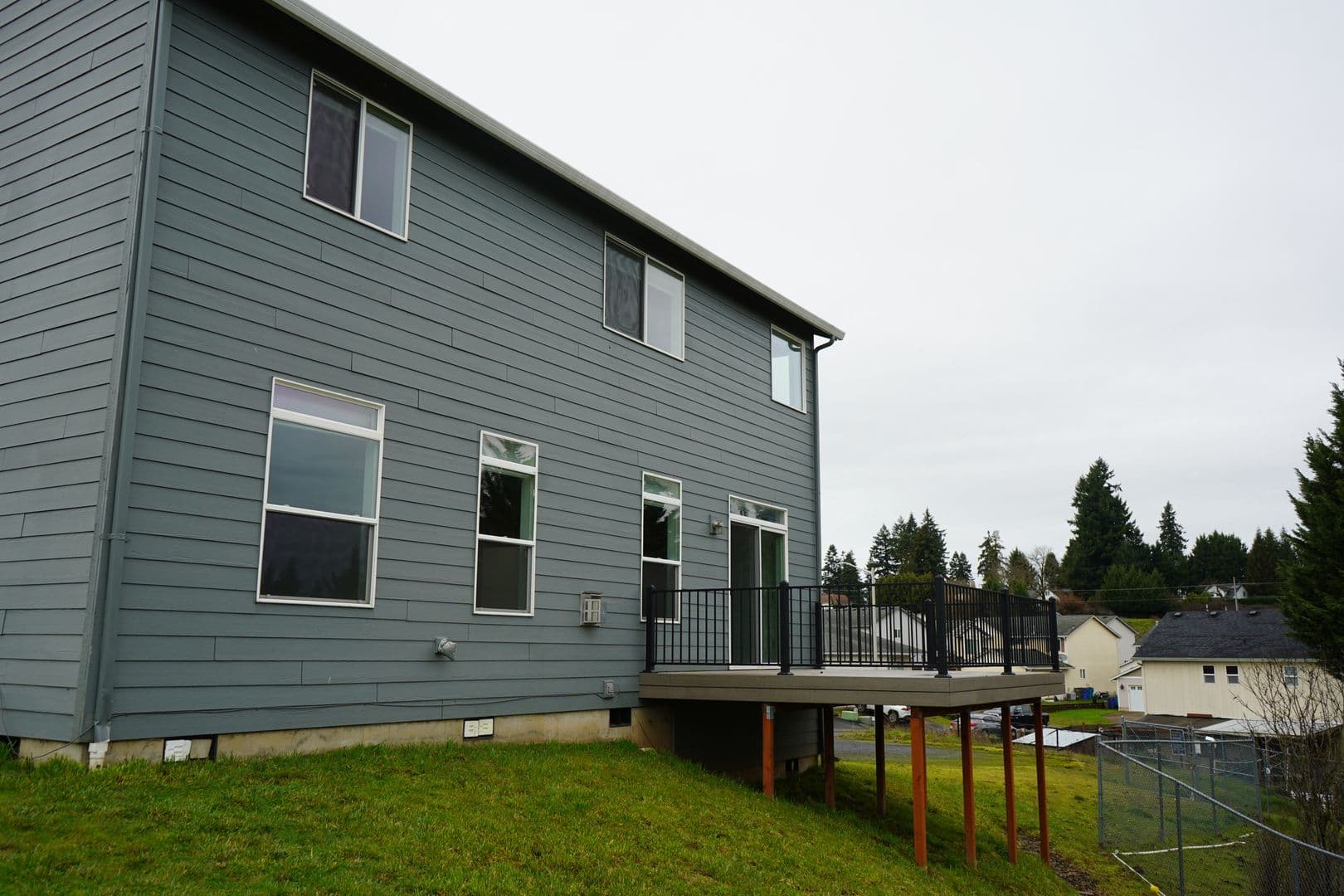 Vancouver House: 9507 NE 39th Ave