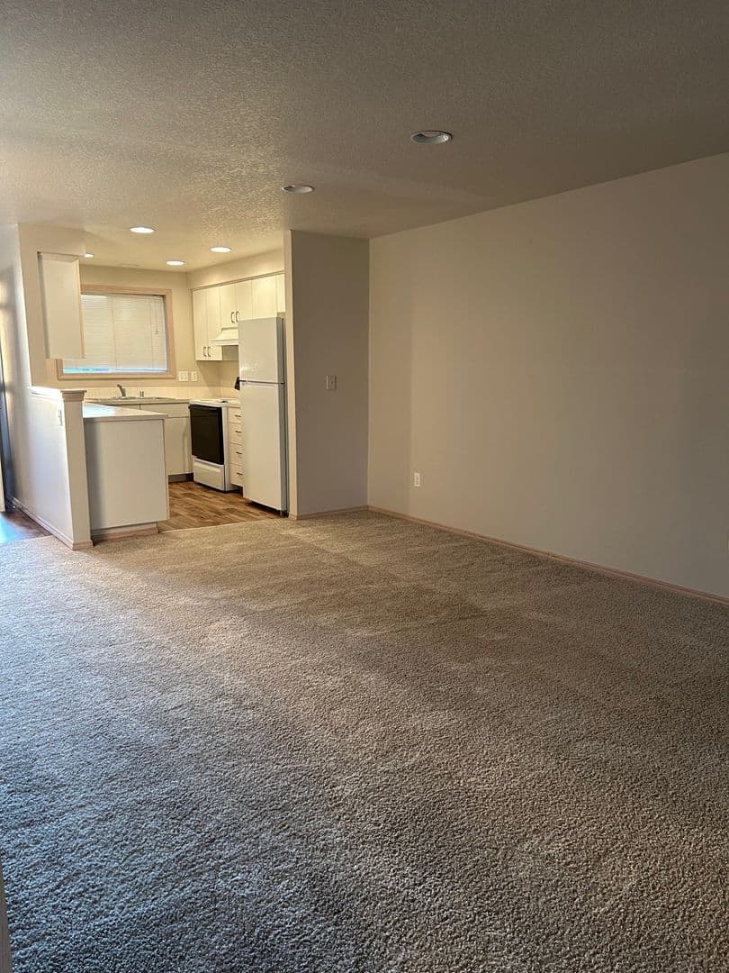 Ridgefield Apartment: 2019 NE 179th St
