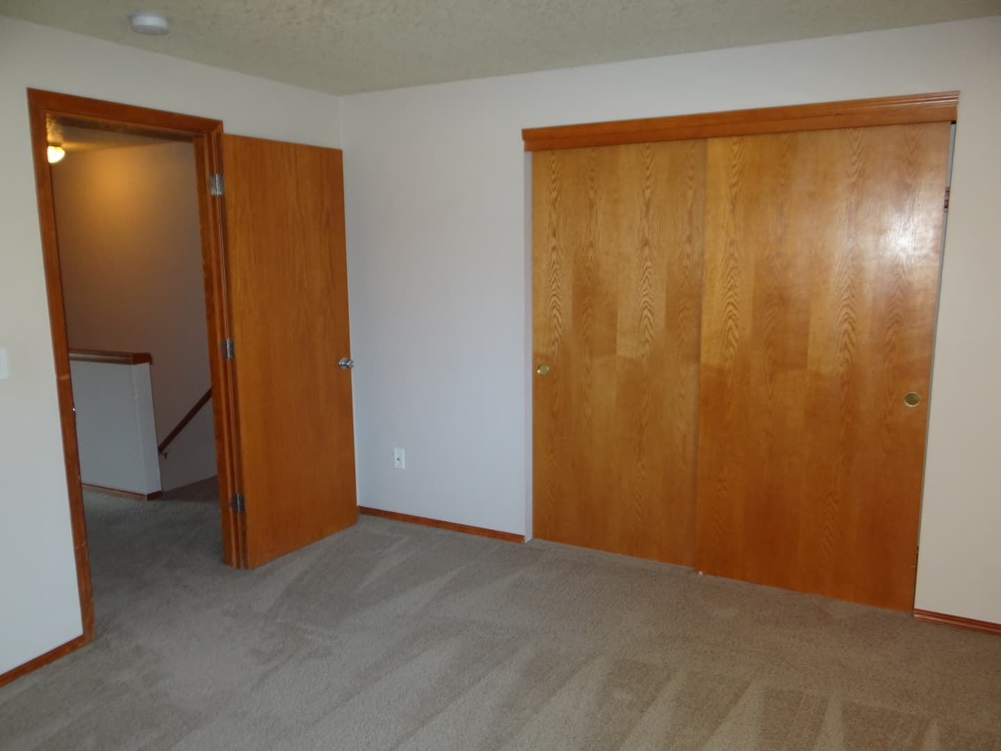 La Center House: 620 E Elm Ave