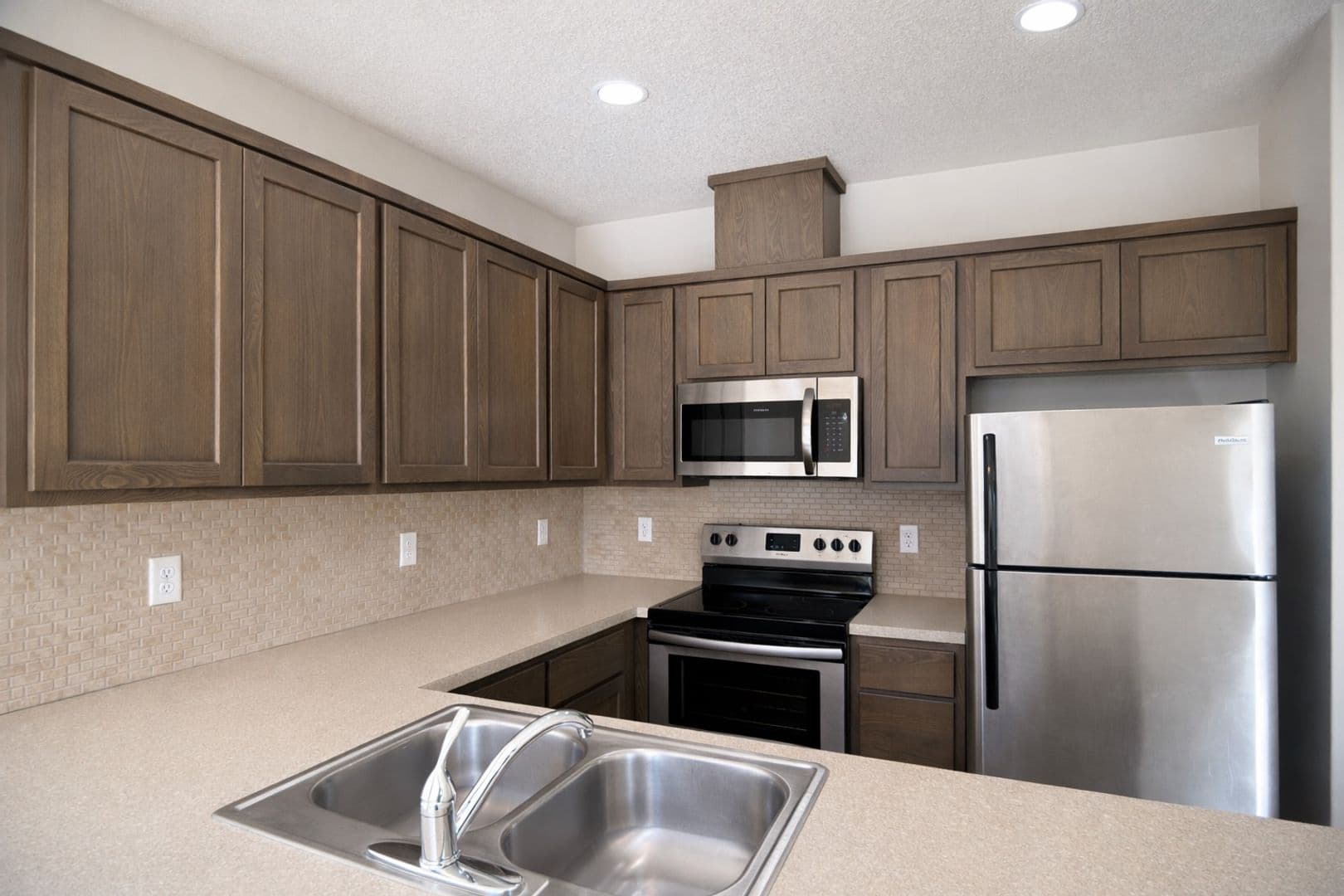 Kalama Apartment: 205 Cloverdale Rd