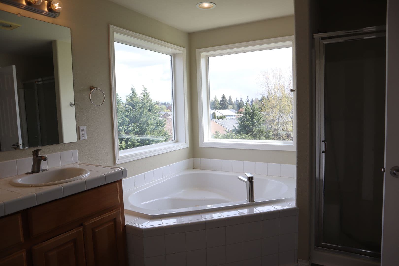 Vancouver House: 9507 NE 39th Ave