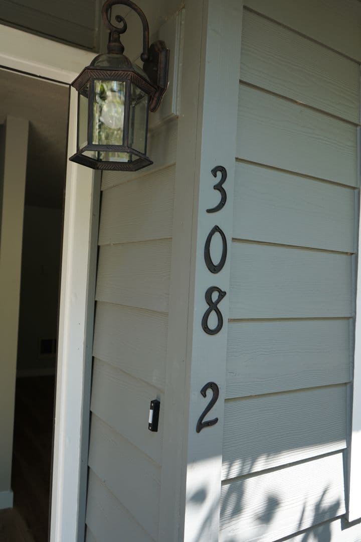 Battle Ground Apartment: 308 SW 1st ST.