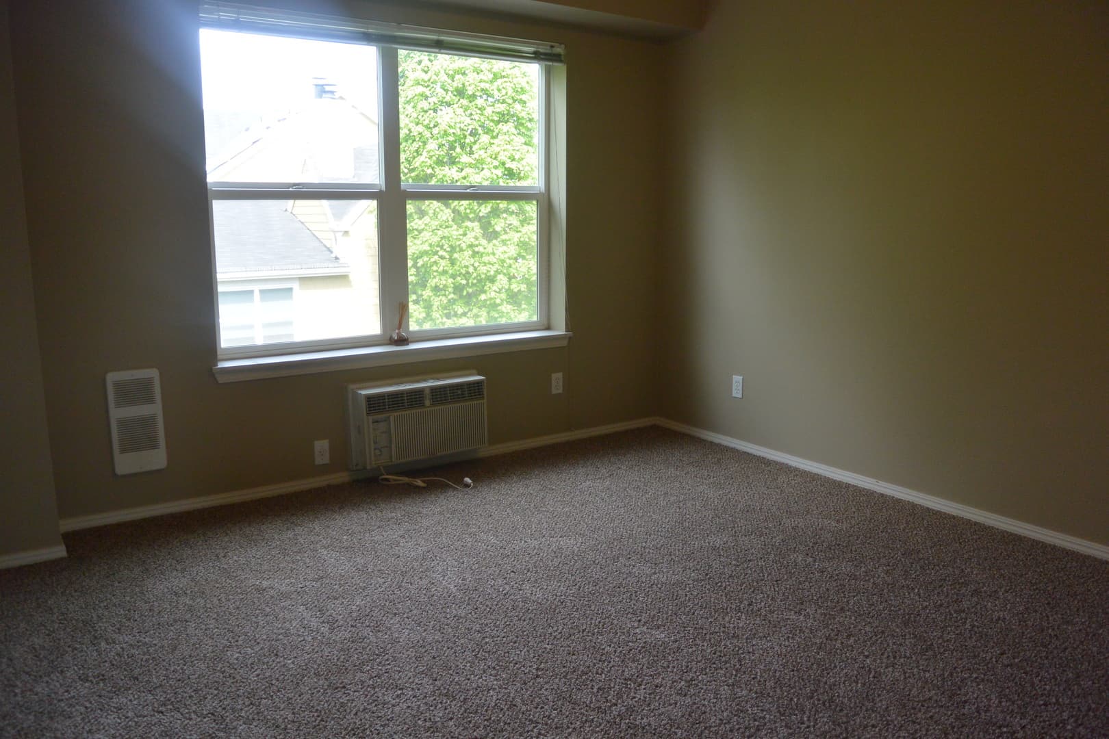 Vancouver House: 714 SE Fairwinds Lp