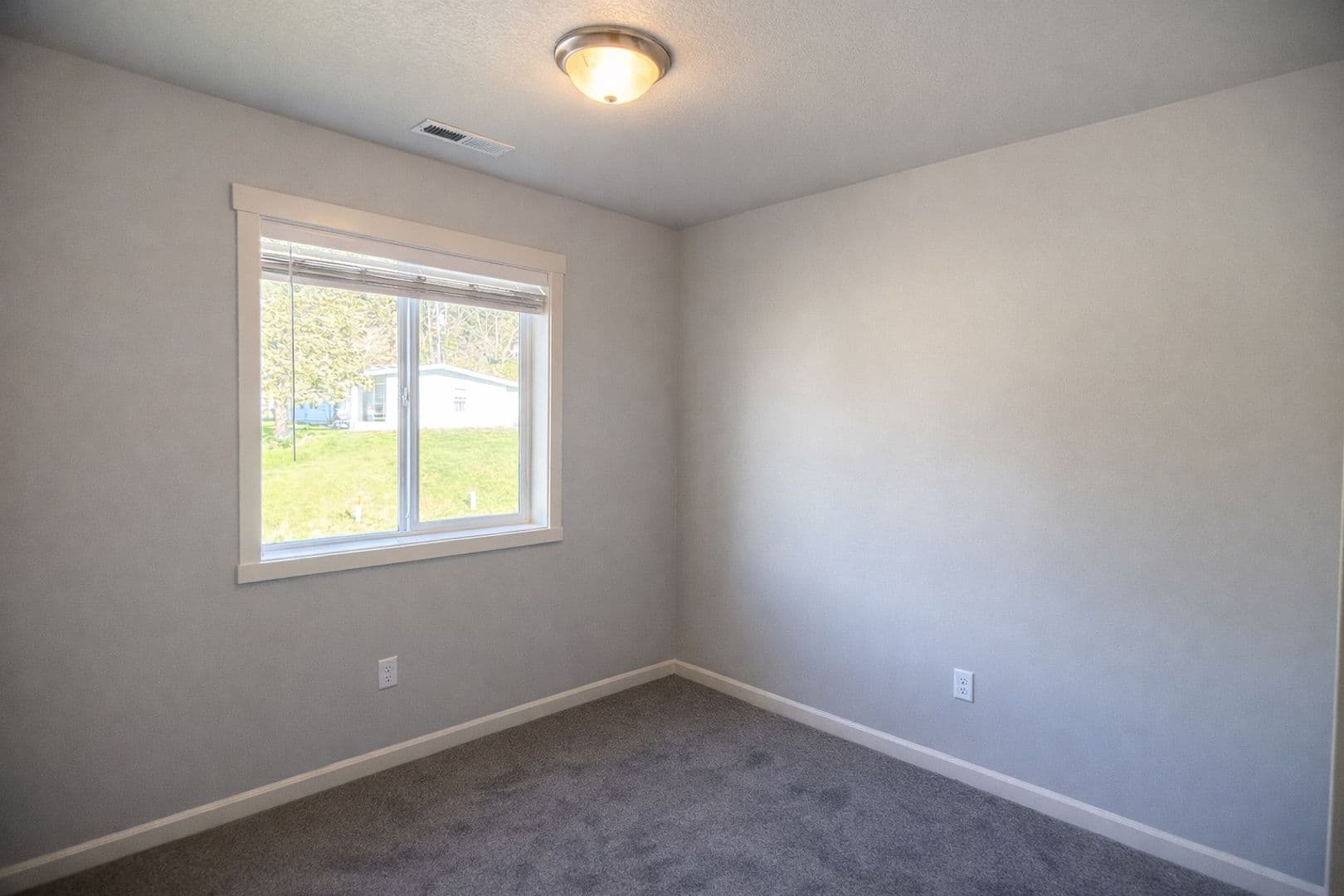 Kalama Apartment: 205 Cloverdale Rd