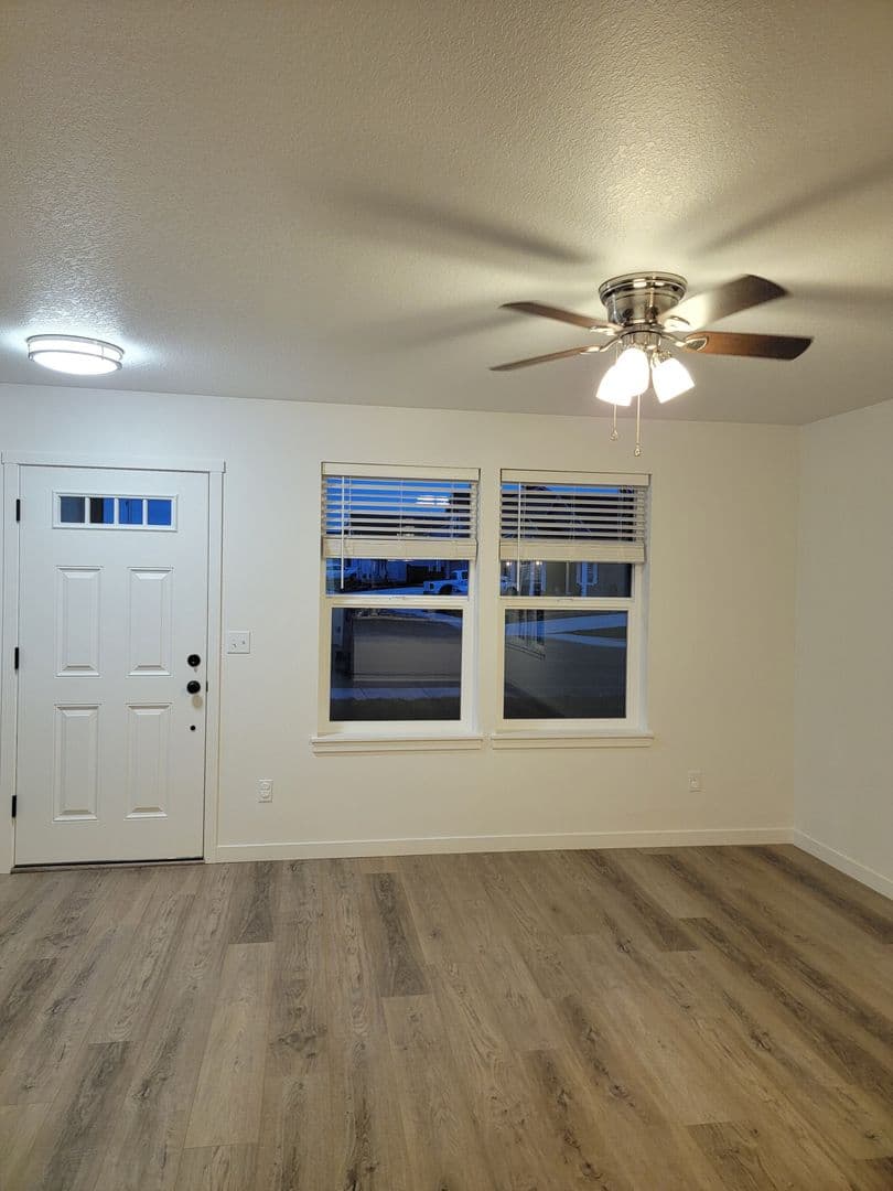 Winlock House: 604 Roundtree Blvd