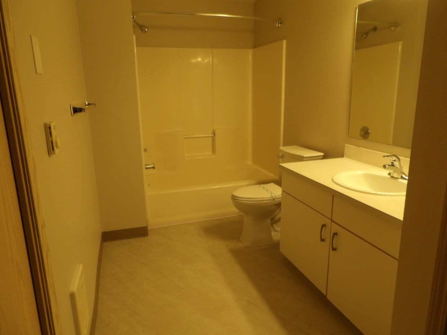Ridgefield Apartment: 2019 NE 179th St
