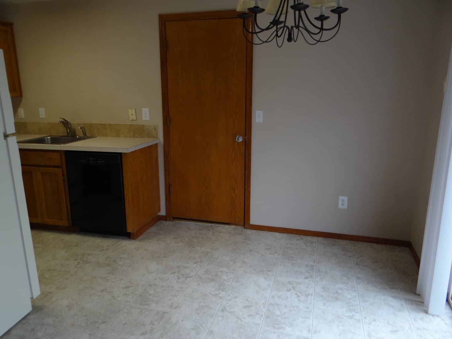 La Center House: 620 E Elm Ave