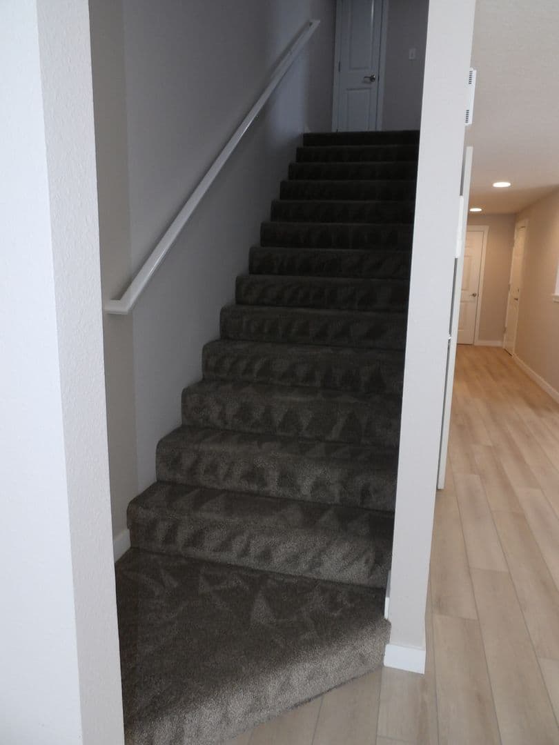 Ridgefield Apartment: 2019 NE 179th St
