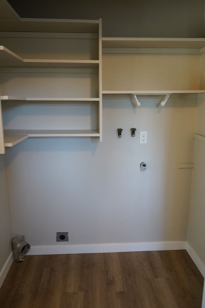 Vancouver Apartment: 811 E 37th St