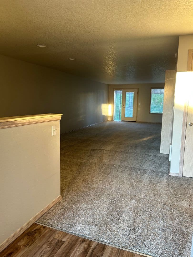 Ridgefield Apartment: 2019 NE 179th St