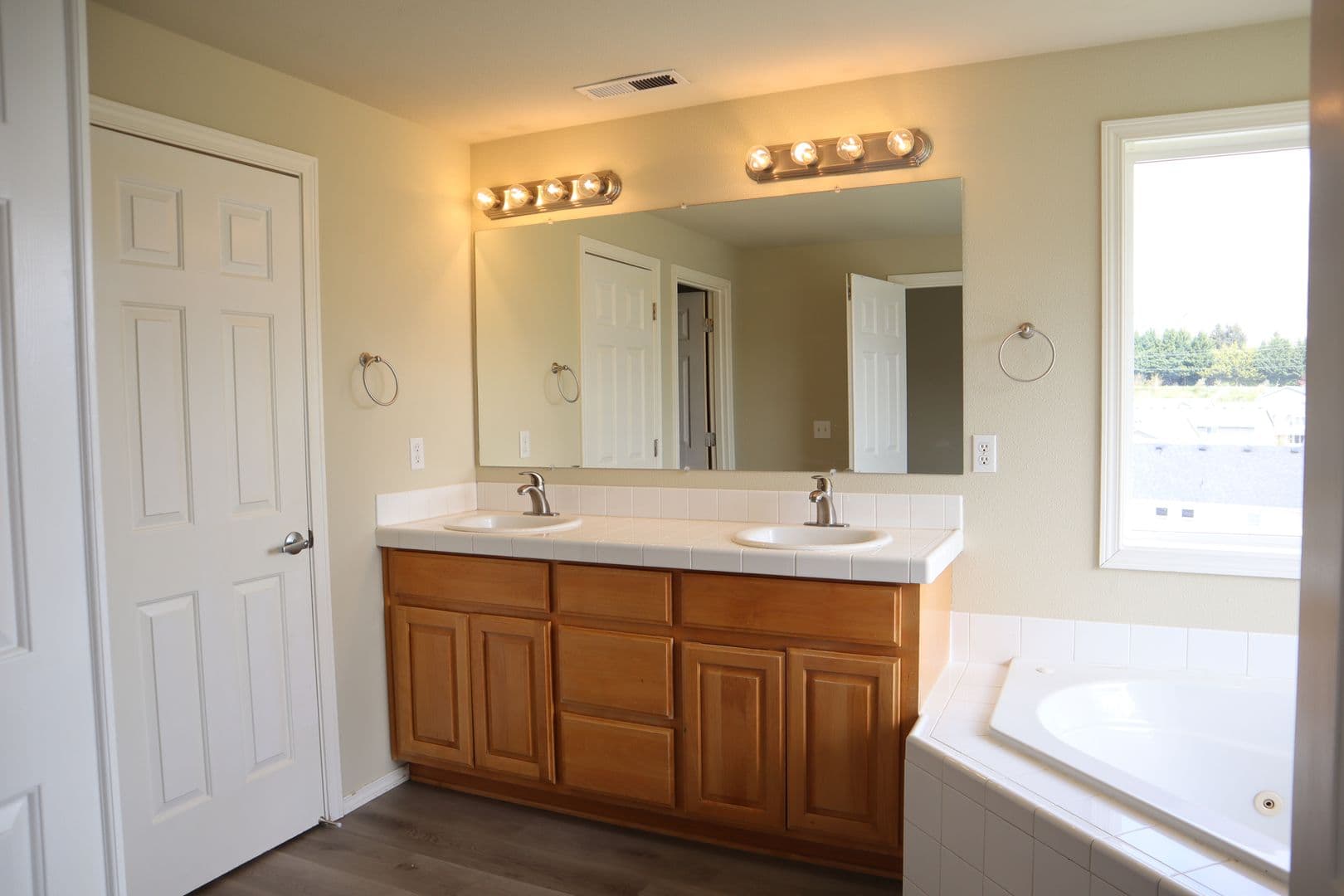 Vancouver House: 9507 NE 39th Ave