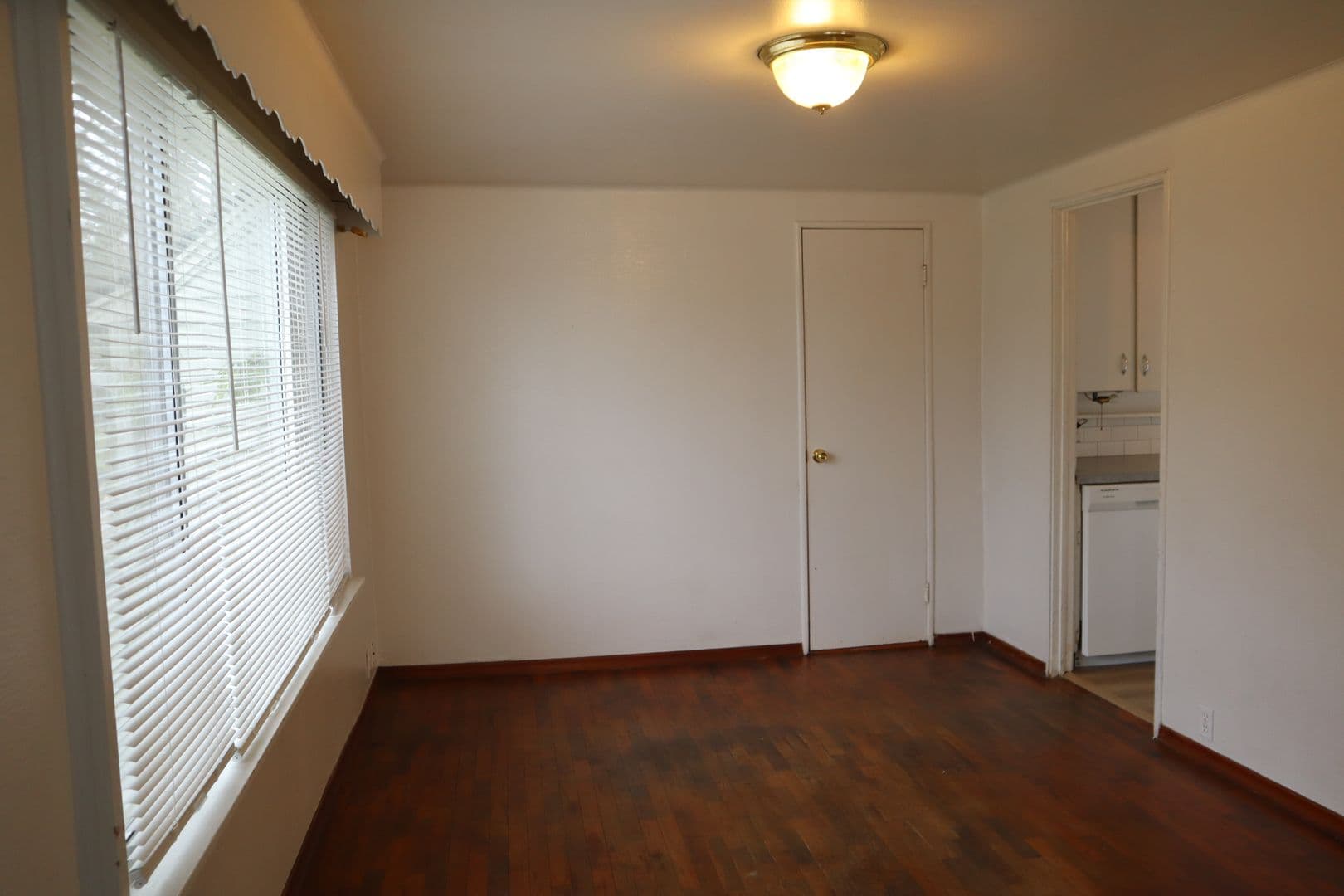 Vancouver Apartment: 401 E 28th St.