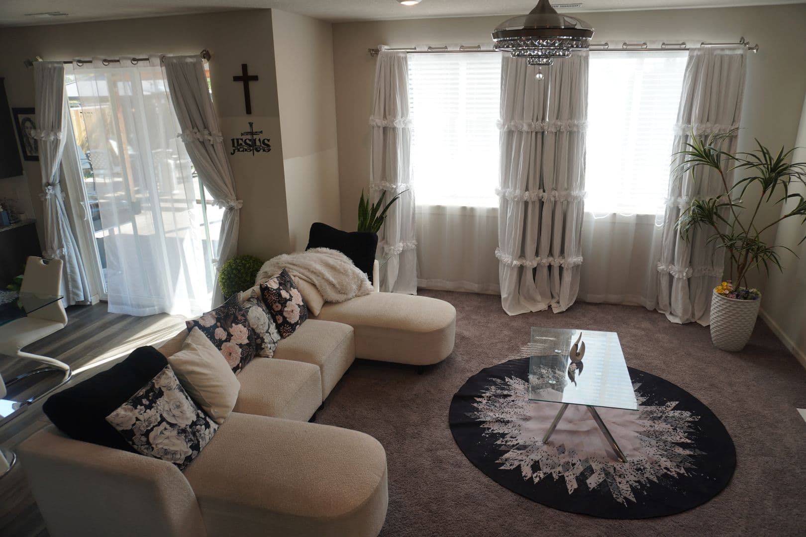 Ridgefield House: 4201 S Willow Dr