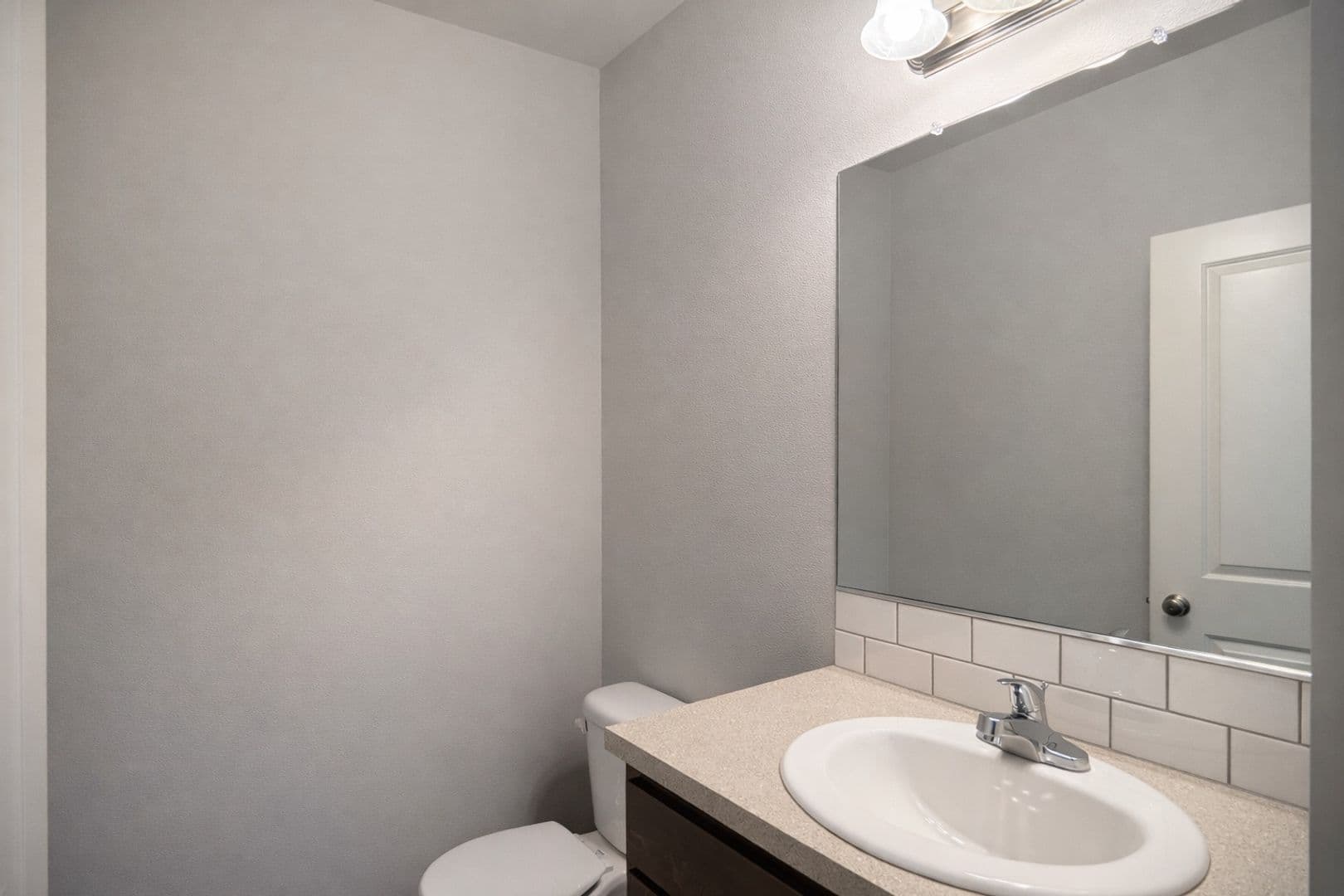 Kalama Apartment: 205 Cloverdale Rd