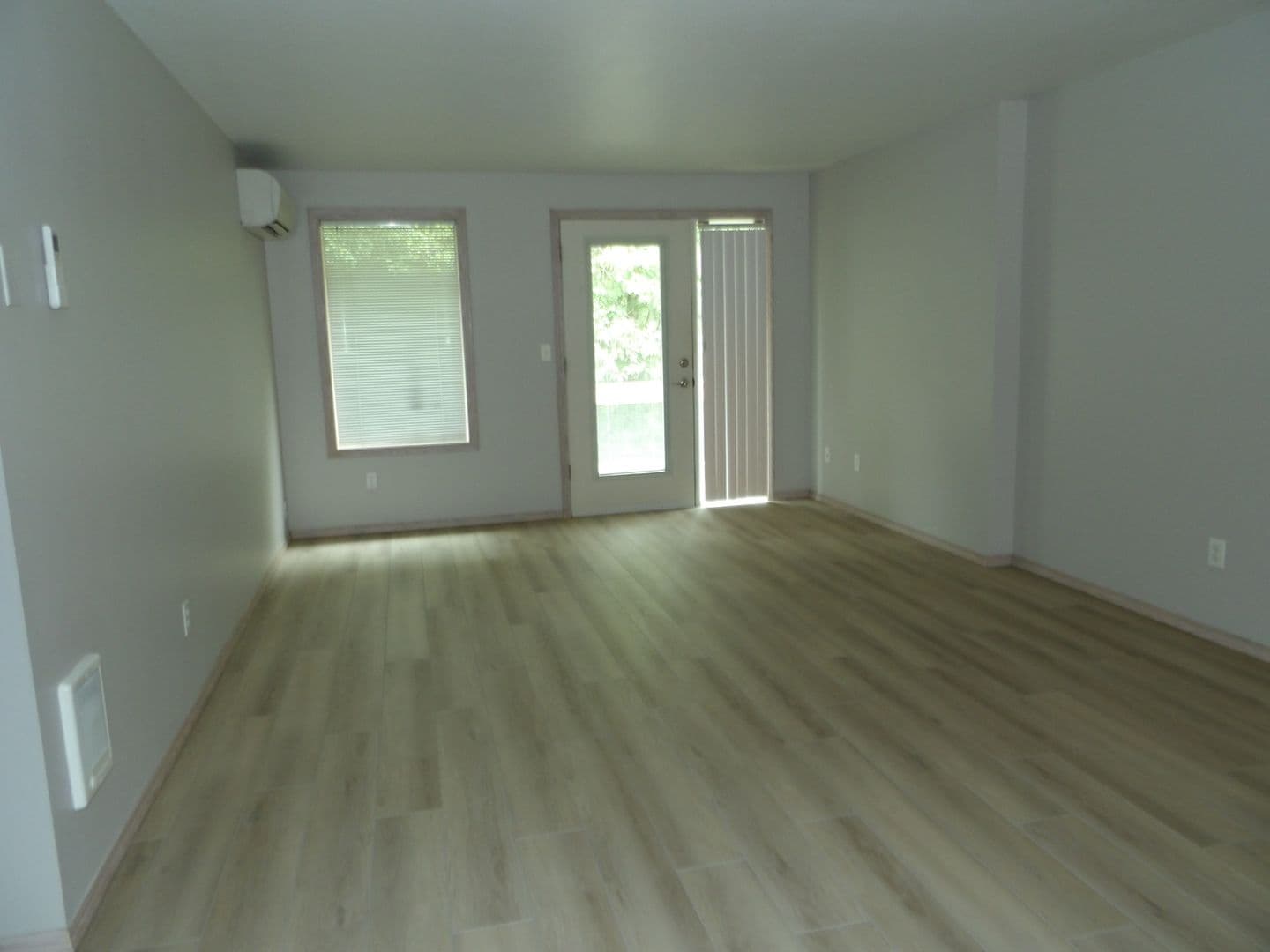 Ridgefield Apartment: 2019 NE 179th St