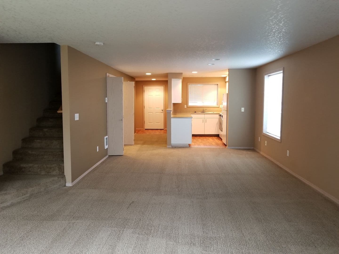 Ridgefield Apartment: 2019 NE 179th St