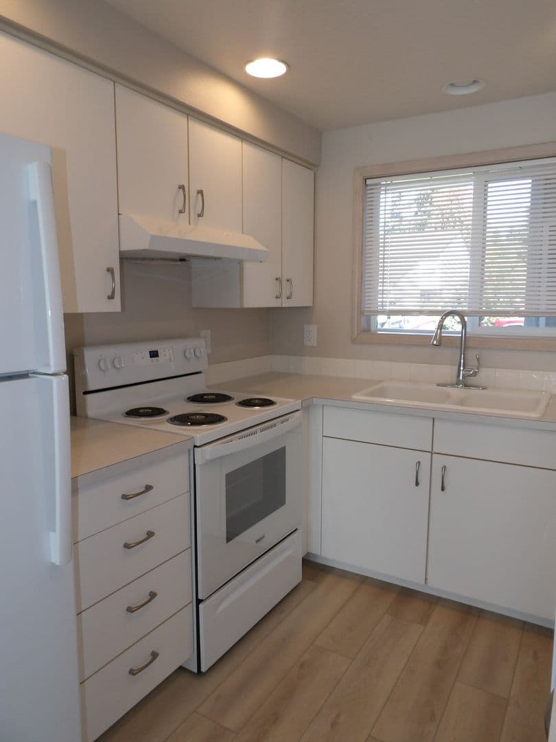 Ridgefield Apartment: 2019 NE 179th St