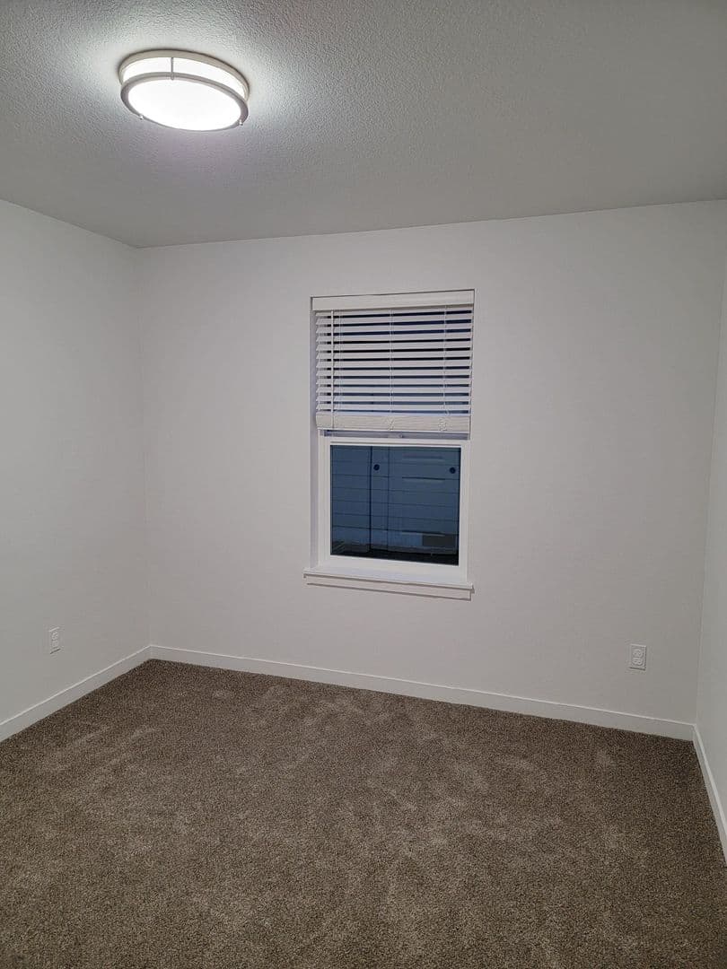 Winlock House: 604 Roundtree Blvd