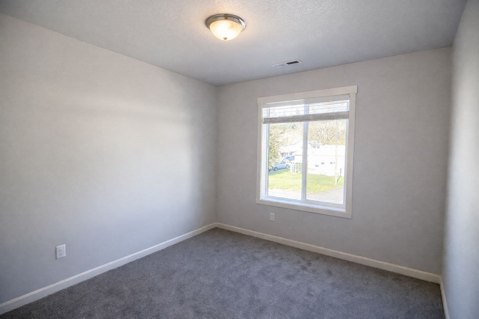 Kalama Apartment: 205 Cloverdale Rd