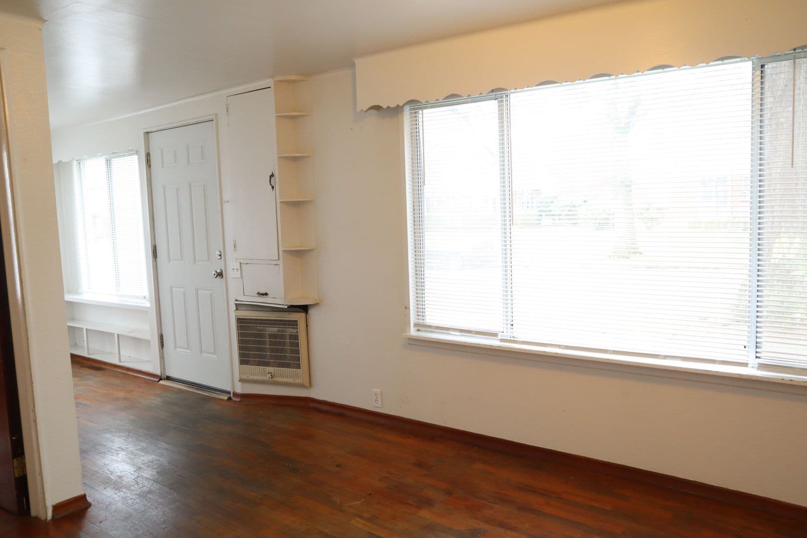 Vancouver Apartment: 401 E 28th St.