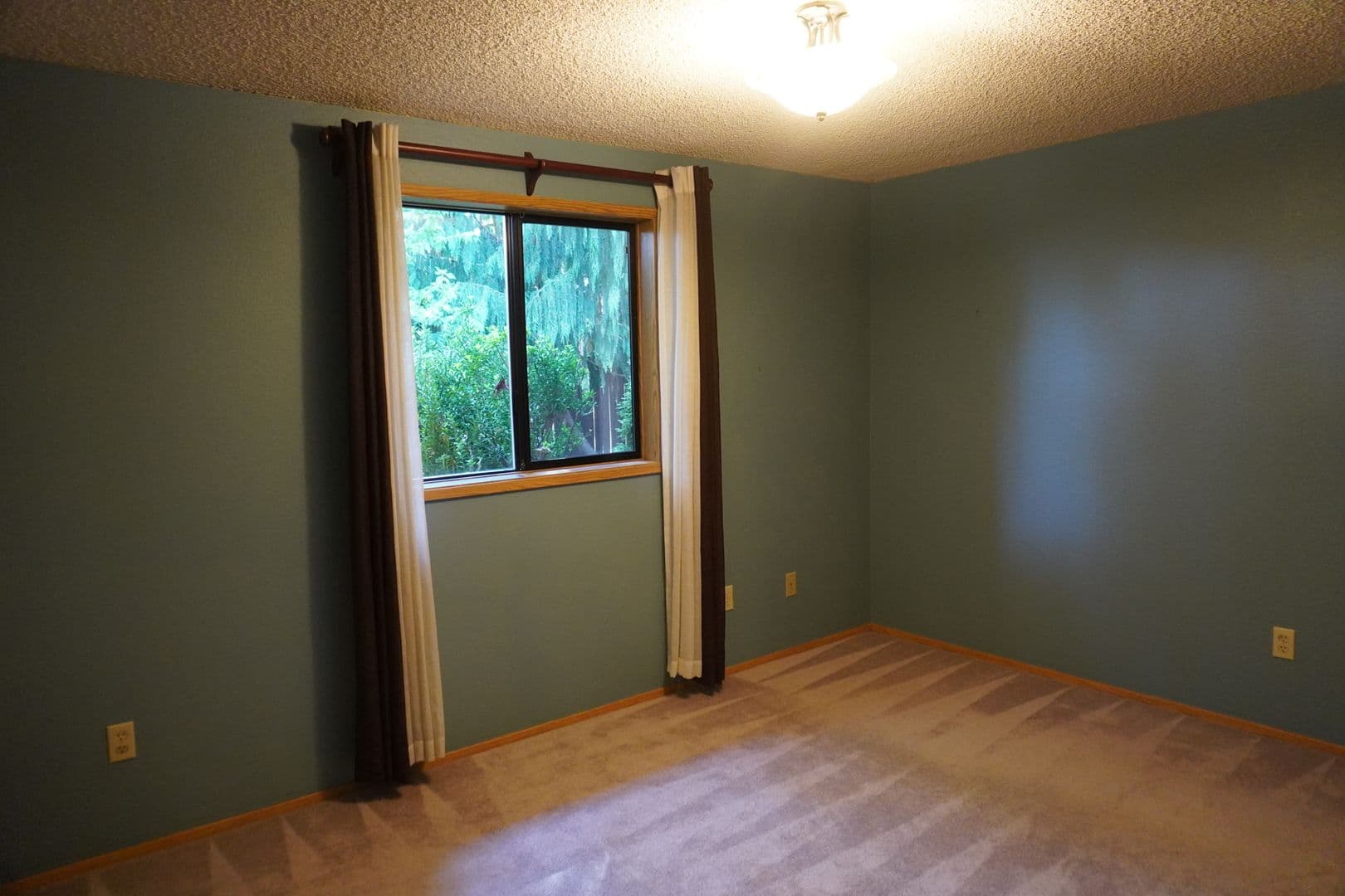 Vancouver House: 4631 NW Lincoln Ave