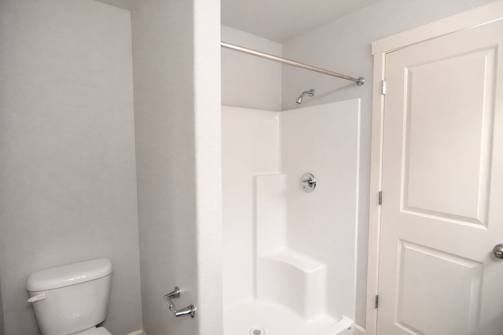 Kalama Apartment: 205 Cloverdale Rd
